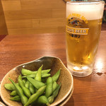 大衆居酒屋 義経 - 生ビールとお通しの枝豆