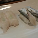 魚がし寿司 - ヒラメとコハダの握りです
