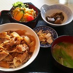 ドライブイン インター白山 - ｽﾀﾐﾅ丼800円