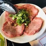 味源 - 塩タン最高やねん〜ココの❤
      単品の塩タンは4枚で930円だよ！！
      安い！！