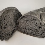 テルゴ - 炭のフランスパン２．３日たっても中はフワフワです。