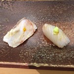 すし匠 - 湯引きハタ 握り
      星鰈 握り