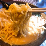 ラーメンだるまや  - 麺アップ