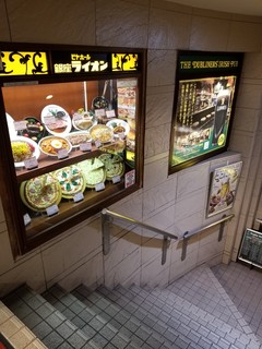 Biyaresutoran Ginza Raion - 専用階段。