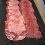 しゃぶしゃぶれたす - 黒牛の赤身肉の熟成牛タン