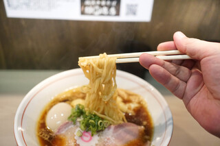 横浜中華そば 維新商店 - 特製ラーメンリフトアップ