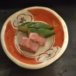 日本料理 一 - 漬物も付いてます。