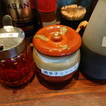 元祖熟成細麺　香来 - 唐辛子ニンニクが！