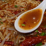 元祖熟成細麺　香来 - あまりに感動して、透明感を見せたくて写真を思わず撮りました