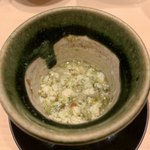 鮨 由う - 穴子の茶碗蒸し
      シャリと海苔と昆布のペーストで茶碗めし
