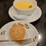菜香新館 - なめらか杏仁豆腐とごま団子