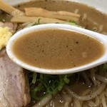 麺や 玄鳥 - 味噌ラーメンのスープ