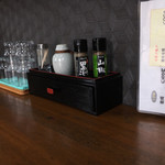 できる! - 料理写真:卓上の調味料たち