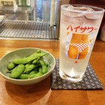 呑み食い処 うおひで - お通しとレモンサワー