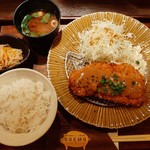 日日是耕日 - 麦入りごはんや赤出汁、小鉢付き、大阪の味噌カツ定食（極上ヘレ）980円