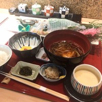 対馬のどぐろとイカ活き造り 博多 魚蔵 都ホテル店 - 活きイカ御膳 税込¥2800