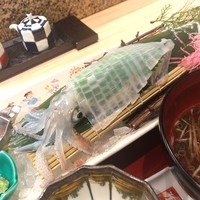 対馬のどぐろとイカ活き造り 博多 魚蔵 都ホテル店 - 活きイカ造り