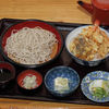 和田久 - 料理写真:小エビ2本と野菜てぷら3個盛り蕎麦付です　　