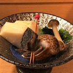 鮨 なか - 料理写真:突き出し：バイ貝煮つけ・里芋煮つけ・ほうれん草おひたし