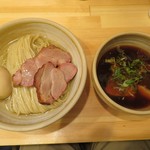 迂直 - 鰹昆布出汁特製つけ麺　1050円