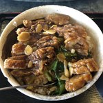 食神 餃子王 - 排骨飯800円、スタミナ排骨飯という名の方がしっくりくる内容でした。