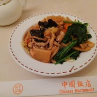 中国飯店 三田店 - 【ランチ】五目焼きそば(デザート付) 900円(税込)