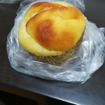 Pari Kuroassan - チーズクリームパン180円