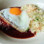 わかの屋 - ハンバーグピラフ。ハンバーグも大ぶりでピラフも多め。