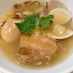 贔だしや - 料理写真:「厚切りチャーシュー」貝だし塩＋味玉(魚介油)♪