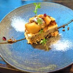 菓酒店 jira - ヘーゼルナッツとくるみ ドライフルーツのヌガーグラッセ りんごのロースト添え