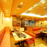 Nan Iwa No Okono Miyaki Jiro - 明るい店内は、すべてテーブル席。最大44名までOK！！