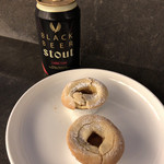 Plaza Premium Lounge - ビールとお菓子リピート♪