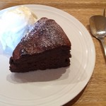 すずのすけの豆 - 自家製濃厚チョコレートケーキ＋アイスクリーム350円