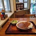 キッチン南海 - 料理・遠景。