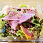 自然派中華 クイジン - ランチ共通 自家製ドレッシングのサラダ　ビーツと新玉葱のドレッシング