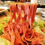 自然派中華 クイジン - フカヒレのお刺身 旬野菜のサラダ冷麺　トマトパスタ麺リフト