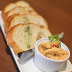 ワインバー バッカス - 自家製リエット、添えたバゲットと一緒に（５５０円）