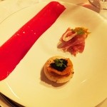 シャトン - 生ハムのアプリコット添え　北海道産ホタテのソテーウニキャビア乗せ