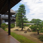 前山寺 - 庭園と縁側