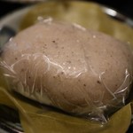 みっちゃんそば - Bセットについてる、そば餅。こしあんで美味しいです。お店でも、近所の道の駅でも販売してます。