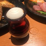 名古屋コーチンと海鮮和食 夜景個室居酒屋 凛 - 割れているのか何度拭いてもテーブルと手が汚れる。衛生的にどうか。