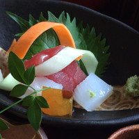 八雲 - お造りは烏賊、鮪、鯛