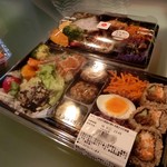 伊勢丹 - 1/2日分の野菜が摂れる和さらだ弁当