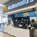 マクドナルド - ヨークベニマル岩沼西店にあります。