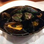 ビストロ　アギャット - モンサンミッシェル産ムール貝の白ワイン蒸し