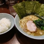 Kimpachiya - ラーメン並盛＋海苔増し＋半ライス！(☆∀☆)ｷﾗｰﾝ