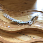 岩魚の里 峡 - 岩魚塩焼きが
      あっという間に