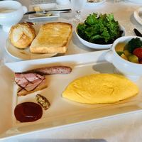 ギリガンズ アイランド - 卵料理＋ベーコン＆ソーセージ、パン
                    野菜ジュース、サラダ、ヨーグル、フルーツ