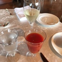 ギリガンズ アイランド - 卵料理＋ベーコン＆ソーセージ、パン
                    野菜ジュース、サラダ、ヨーグル、フルーツ