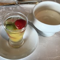 ギリガンズ アイランド - 卵料理＋ベーコン＆ソーセージ、パン
                    野菜ジュース、サラダ、ヨーグル、フルーツ